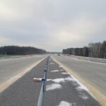 29 grudnia km 608+300 nawierzchnia betonowa C35_45 powierzchniowe utrwalenie pasa rozdziału montaż barier linowych i s