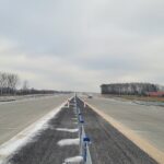 29 grudnia km 608+950’ nawierzchnia betonową C35_45 nad PP_69 powierzchniowe utrwalenie pasa rozdziału montaż barier l