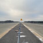 29 grudnia km 608+950 nawierzchnia betonowa C35_45 powierzchniowe utrwalenie pasa rozdziału montaż barier linowych i s