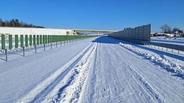 03 lutego km 602+900’ nawierzchnia betonowa C35_45 i WD_69A powierzchniowe utrwalenie pasa rozdziału montaż barier linowyc