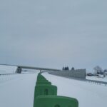 10 lutego km 602+900’ nawierzchnia betonowa C35_45 i WD_69A powierzchniowe utrwalenie pasa rozdziału montaż barier linowyc