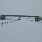 10 lutego km 605+300 nawierzchnia betonowa C35_45 i WD_71 powierzchniowe utrwalenie pasa rozdziału i montaż barier linowych