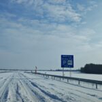 11.02.2026 Znak informacyjny w ciagu trasy głównej km 576+000