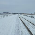 18 lutego km 598+200 wykonano nawierzchnię C35_45 pas rozdziału pobocza i urządzenia BRD całość w śnieżnej szacie   widok