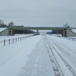 18 lutego km 600+600 WD_68 wykonano nawierzchnię C35_45 pas rozdziału pobocza i urządzenia BRD całość w śnieżnej szacie