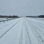 18 lutego km 608+300’ PZM_14A wykonano nawierzchnię C35_45 pas rozdziału pobocza i urządzenia BRD całość w śnieżnej szacie