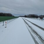 25 lutego km 601+500 wykonano nawierzchnię C35_45 pas rozdziału pobocza i urządzenia BRD całość w śnieżnej szacie