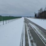 25 lutego km 602+900 wykonano nawierzchnię C35_45 pas rozdziału pobocza i urządzenia BRD całość w śnieżnej szacie