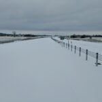 25 lutego km 610+700’ wykonano nawierzchnię SMA11 pas rozdziału pobocza i urządzenia BRD całość w śnieżnej szacie widok w