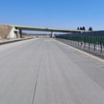 04 marca km 602+900’ nawierzchnia betonowa C35_45 i WD_69A powierzchniowe utrwalenie pasa rozdziału montaż barier linowych i ekran