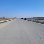 04 marca km 603+600’ nawierzchnia betonowa C35_45 powierzchniowe utrwalenie pasa rozdziału montaż barier linowych doposażanie kolu