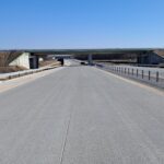 04 marca km 606+150’ nawierzchnia betonowa C35_45 i WD_72 powierzchniowe utrwalenie pasa rozdziału montaż barier linowych budowa o