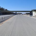 04 marca km 606+900 nawierzchnia betonowa C35_45 i WD_73C powierzchniowe utrwalenie pasa rozdziału montaż barier linowych