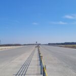 10 marca km 605+300 nawierzchnia betonowa C35_45 i WD_71 powierzchniowe utrwalenie pasa rozdziału i montaż barier linowych