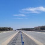 10 marca km 606+900’ nawierzchnia betonowa C35_45 powierzchniowe utrwalenie pasa rozdziału montaż barier linowych i stalowych