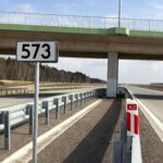 17.03.2026 Oznakowanie kilometrażowe w ciągu trasy głównej km 573+000