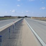 19 marca km 598+200 nawierzchnia C35_45 powierzchniowe utrwalenie pasa rozdziału bariery linowe i stalowe oznakowanie po