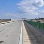 19 marca km 601+500’ nawierzchnia betonowa C35_45 powierzchniowe utrwalenie pasa rozdziału bariery linowe i stalowe ozna