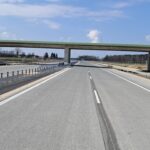 19 marca km 603+600 nawierzchnia C35_45 i WD_70 powierzchniowe utrwalenie pasa rozdziału bariery linowe i stalowe oznako