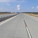 19 marca km 604+400 nawierzchnia betonowa C35_45 powierzchniowe utrwalenie pasa rozdziału bariery linowe i stalowe oznak