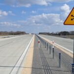 19 marca km 608+300’ PZM_14A nawierzchnia betonowa C35_45 powierzchniowe utrwalenie pasa rozdziału bariery linowe i stal