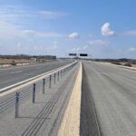 19 marca km 610+700 warstwa ścieralna SMA11 powierzchniowe utrwalenie pasa rozdziału bariery linowe i stalowe oznakowani