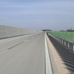 25 marca km 601+500’ nawierzchnia betonowa C35_45 kompletny pas rozdziału bariery linowe i stalowe oznakowanie poziome i