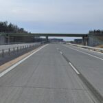 25 marca km 606+900 nawierzchnia betonowa C35_45 i WD_73C kompletny pas rozdziału bariery linowe i stalowe oznakowanie p