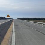 25 marca km 608+950 nawierzchnia betonowa C35_ kompletny pas rozdziału bariery linowe i stalowe oznakowanie poziome i pi