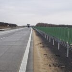 01 kwietnia km 598+200’ nawierzchnia betonową C35_45 kompletny pas rozdziału bariery linowe i stalowe oznakowanie pozi