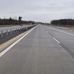 01 kwietnia km 599+700 nawierzchnia betonowa C35_45 kompletny pas rozdziału bariery linowe i stalowe oznakowanie pozio
