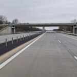 01 kwietnia km 600+600 nawierzchnia betonowa C35_45 i WD_68 kompletny pas rozdziału bariery linowe i stalowe oznakowan