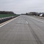 01 kwietnia km 601+500 nawierzchnia betonowa C35_45 kompletny pas rozdziału bariery linowe i stalowe oznakowanie pozio