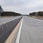01 kwietnia km 608+300 nawierzchnia betonowa C35_45 kompletny pas rozdziału bariery linowe i stalowe oznakowanie pozio