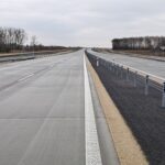 01 kwietnia km 608+950’ nawierzchnia betonowa C35_45 nad PP_69 kompletny pas rozdziału bariery linowe i stalowe oznako