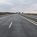 01 kwietnia km 610+050’ warstwa ścieralna SMA11 kompletny pas rozdziału bariery linowe i stalowe oznakowanie poziome i