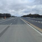08 kwietnia km 599+700’ nawierzchnia bitumiczna na PZM-13L(L, P) wykonano urządzenia BRD oznakowanie poziome i pionowe