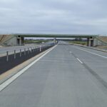 15_04_26 km 605+300 nawierzchnia betonowa C35_45 i WD_71 wykonano urządzenia BRD oznakowanie poziome i pionowe