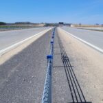 22.04.26 km 598+200 nawierzchnia C35_45 wykonano urządzenia BRD oznakowanie poziome i pionowe widok w kierunku odcinka VII