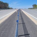 22.04.26 km 606+150 nawierzchnia betonowa C35_ wykonano urządzenia BRD oznakowanie poziome i pionowe