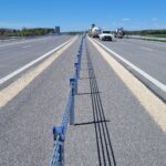 27.04.26 km 610+050 uciąglenie nawierzchni bitumicznej na WA_74 wykonano urządzenia BRD oznakowanie poziome i pionowe