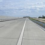07_05_26 km 601+500’ nawierzchnia betonowa C35_45 wykonano urządzenia BRD oznakowanie poziome i pionowe ekrany akustyczne