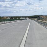 07_05_26 km 606+150’ nawierzchnia betonowa C35_45 i WD_ wykonano urządzenia BRD oznakowanie poziome i pionowe