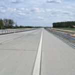 07_05_26 km 608+950’ nawierzchnia betonowa C35_45 nad PP_69 wykonano urządzenia BRD oznakowanie poziome i pionowe