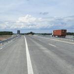07_05_26 km 610+050 uciąglenie nawierzchni bitumicznej na WA_74 wykonano urządzenia BRD oznakowanie poziome i pionowe