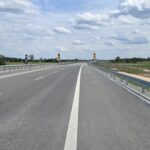 07_05_26 km 610+700’ warstwa ścieralna SMA11 wykonano urządzenia BRD oznakowanie poziome i pionowe widok w kierunku odcinka IX