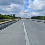 13_05_26 km 599+700 nawierzchnia betonowa C35_45 wykonano urządzenia BRD oznakowanie poziome i pionowe