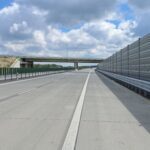 13_05_26 km 602+900’ nawierzchnia betonowa C35_45 i WD_69A wykonano urządzenia BRD oznakowanie poziome i pionowe ekrany akustyczne