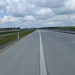 13_05_26 km 604+400 nawierzchnia betonowa C35_45 wykonano urządzenia BRD oznakowanie poziome i pionowe