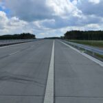 13_05_26 km 605+300’ nawierzchnia betonowa C35_45 wykonano urządzenia BRD oznakowanie poziome i pionowe
